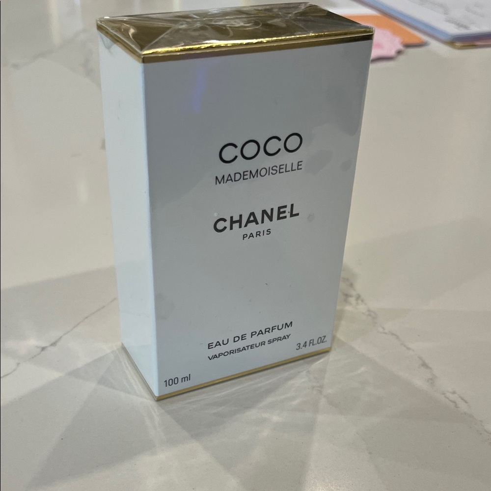 CHANEL Coco Mademoiselle Eau de Parfum - White and Gold - Picture 4 of 4